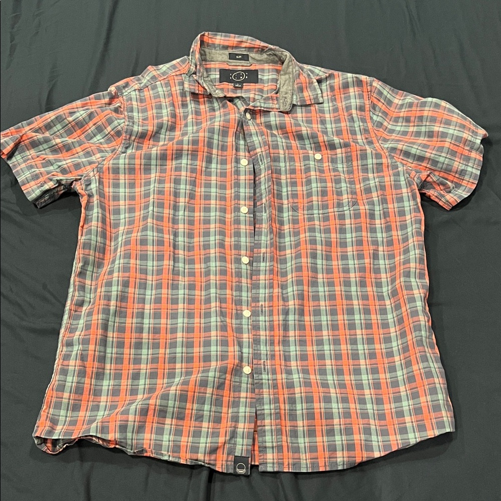 Casual Plaid Button-Down Shirt in Red and Gray
